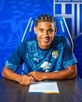 百家乐规则-帕尔马官方：18岁边锋布里奇吉从卢塞恩加盟，签约至2030年